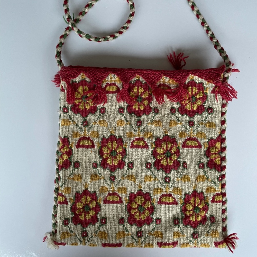Vintage woven purse crossbody